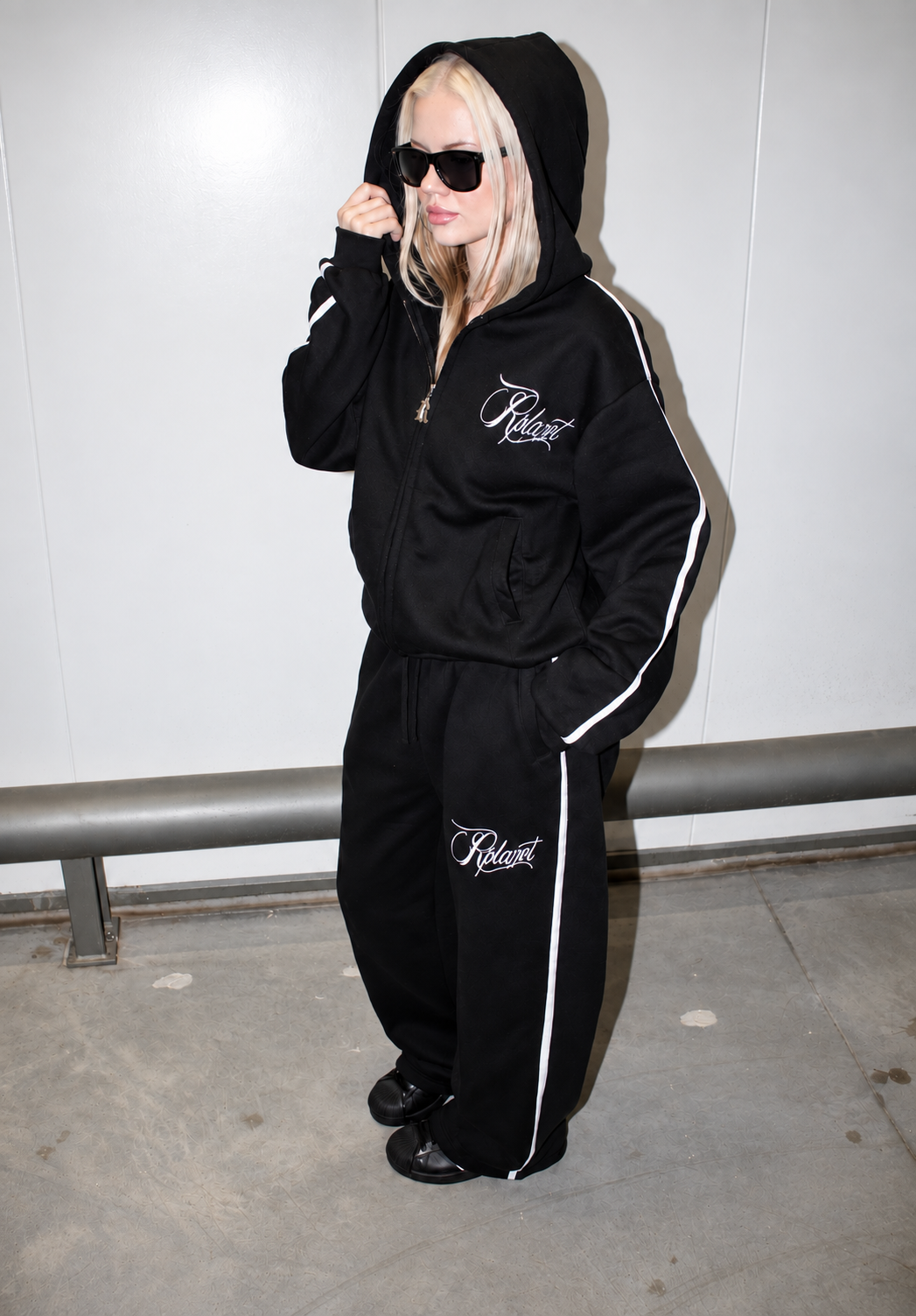 RPLANET BLACK HOODIE